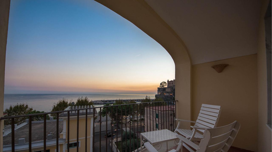Hotelvrelse med balkon, Hotel San Francesco, Amalfkysten